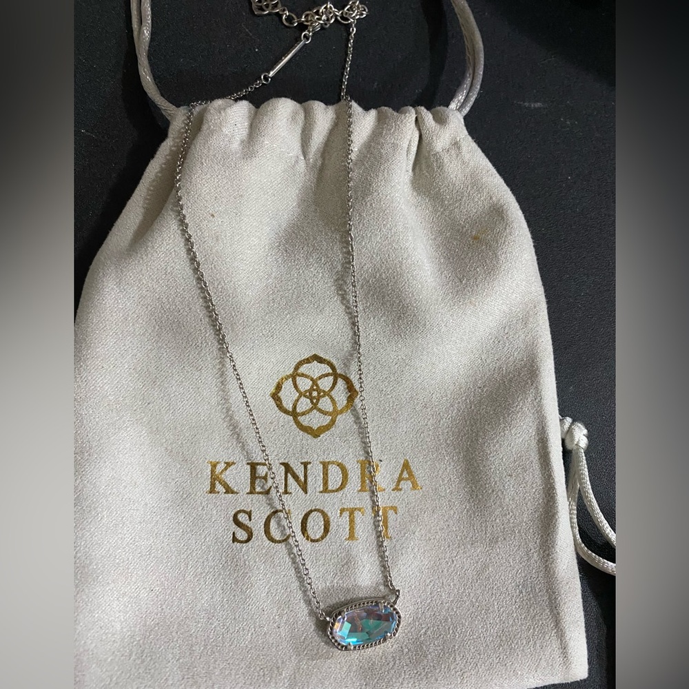 Beautiful Kendra Scott Elisa necklace